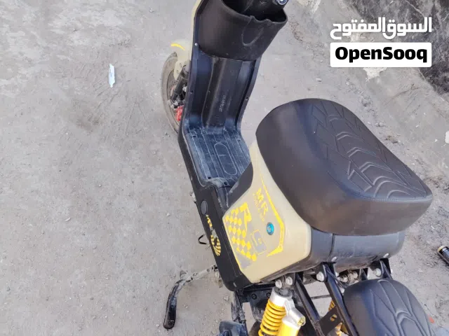 السلام عليكم دراجه شحن مستعمله قليل دراجه نضيفه وجديده ما صار هواي من اخذته موصفاته  32 امبير موديل