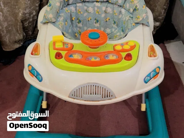 مشاية اطفال كالجديدة  متينه سهلة القفل   Baby walker, like new. Sturdy and easy to fold.