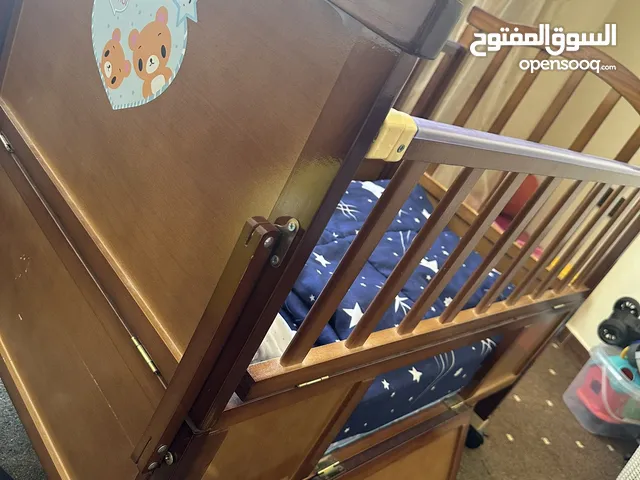 سرير بيبي خشب