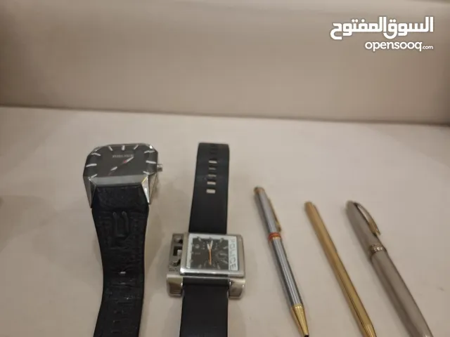 للبيع ساعتين وثلاث أقلام أصلي بس بدون كرتون