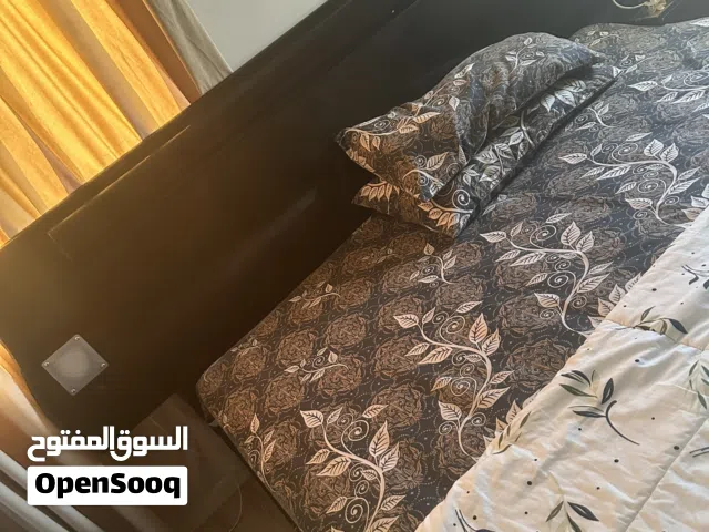 للبيع سرير مزدوج شبه جديد