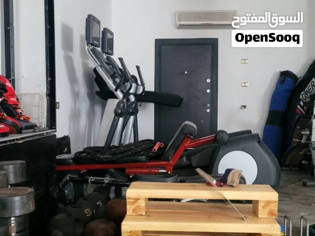 صالة  رياضيه متكامله للبيع بكامل معدتاتها