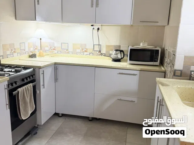كاونتر مع ميز طعام