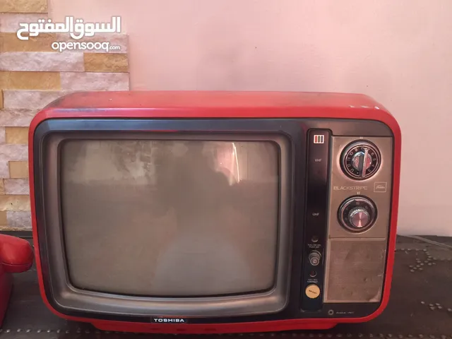 تلفزيون أحمر قديم وشغال