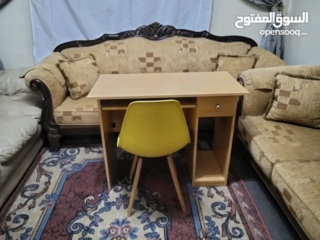 طاولة مكتب دراسة، كراسي مكتب، خزانة بيبي، كومادينو، طاولة تلفزيون، درج وخزانة مكياج للبيع