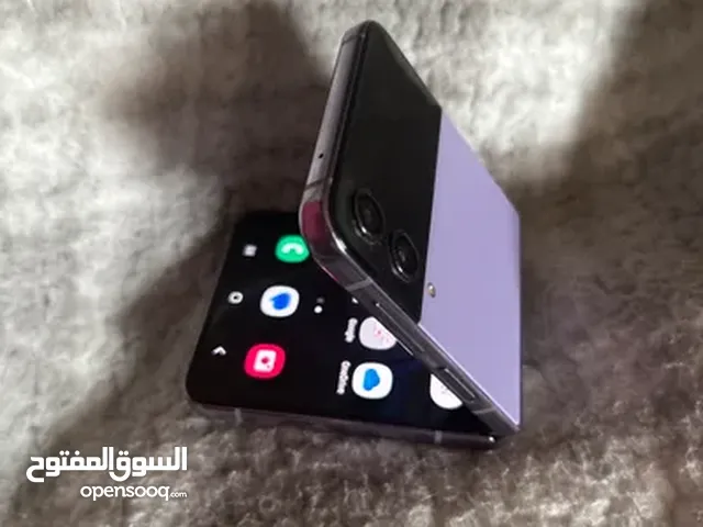 Samsung Galaxy Z Flip 4 128 GB in Al Riyadh