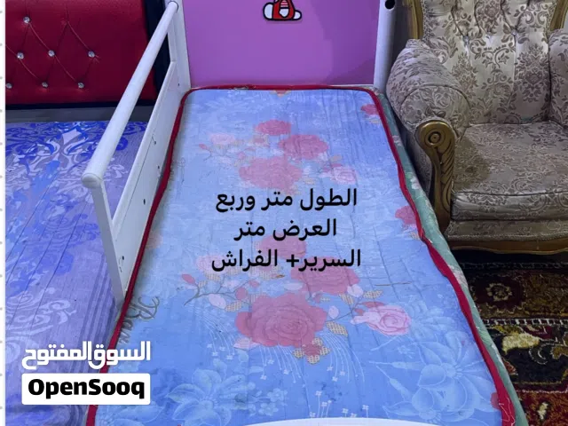 سرير طفل نظيف
