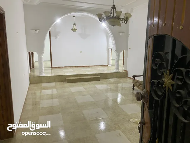 280 m2 5 Bedrooms Townhouse for Rent in Tripoli Al-Hadba Al-Khadra