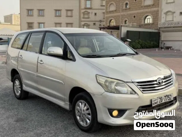 toyta innova 2012