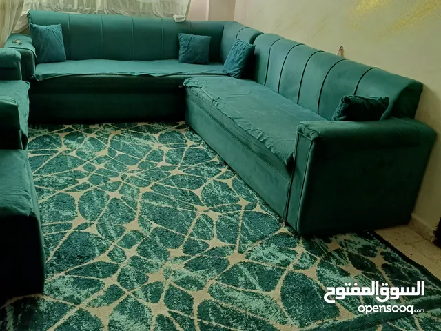طقم كنب +سجادة للبيع السعر 75 بداعي السفر