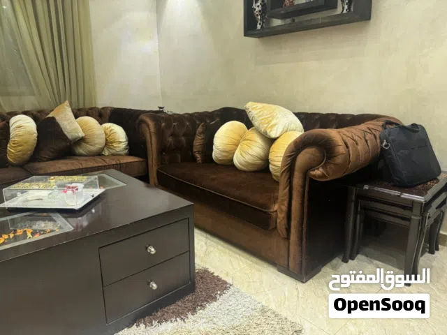 طقم غرفة ضيوف مكون من ( كنب + طربيات + سفرة)