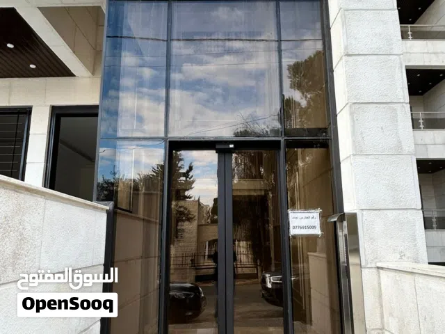 شقة طابق أرضي مميزة جدا، 4 غرف نوم، مدخل وترس خاص، بموقع راقي و عائلي بامتياز في ضاحية الأمير راشد