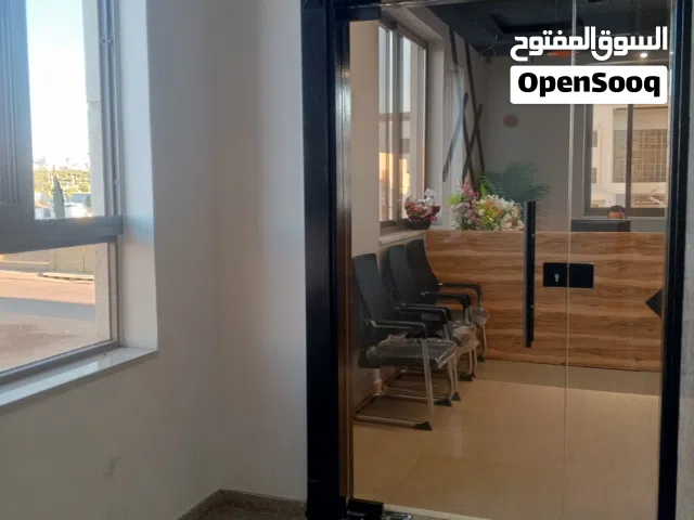 تركيب وصيانة جميع اعمال الزجاج والمرايا والسيكوريت بأفضل جوده ووقت وسعر