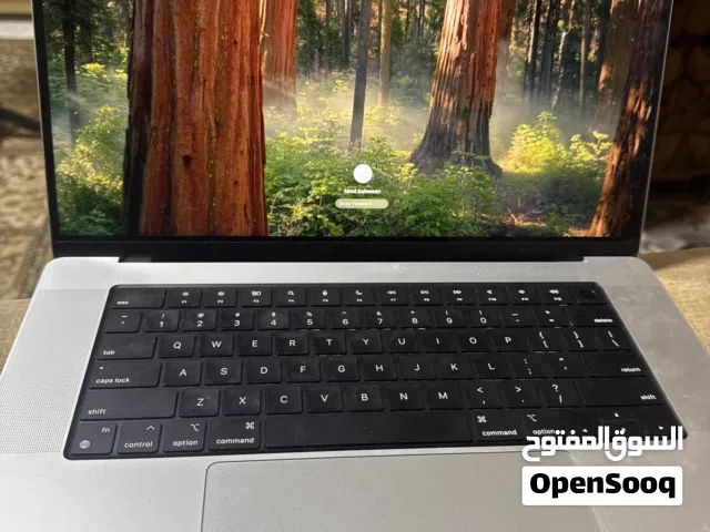 MacBook M1 max original from the United States  the Laptop is almost new with 97% of battery