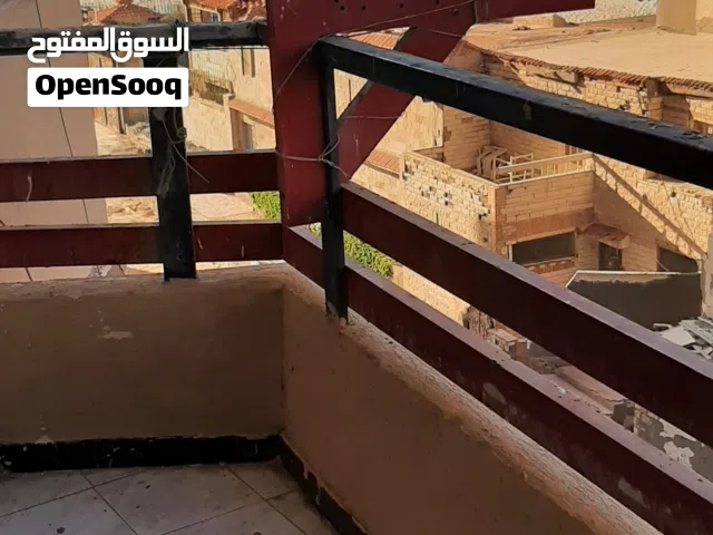 شقة للايجار الشهري ببيانكي باول عمارة على البحر النضافه فوق الممتاز