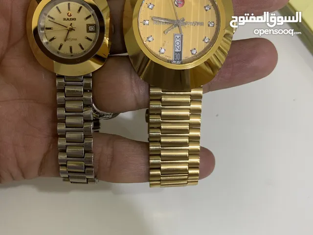 طقم ساعات رادو رجالي ونسائي سويسري فيهن شروخ بسيطة في الاطار فقط والباقي كله تمام