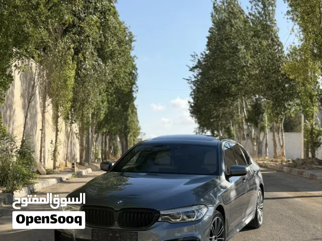 بي ام هايبرد بالرخصة 2020 530e فل فل فل كاميرات 360 غرفة ابيض فل كهربا مميزة