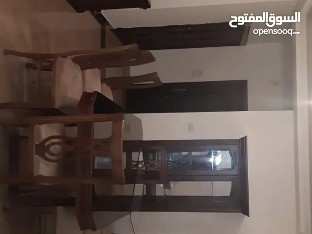 طاولة سفرة مودرن خشب  بحالة جيدة جداااااا