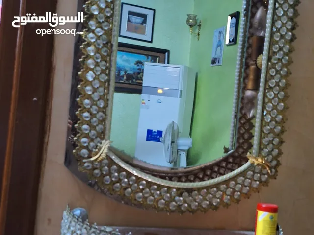 مرايا مع فايده ذهبيه المستعمل نضيف