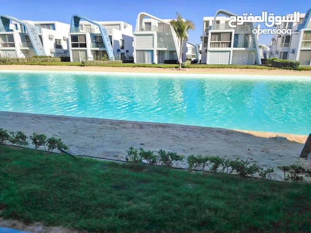 mkشاليه للبيع علي البحر مباشرة في الساحل الشمالي بقرية فوكا بايFouka bay north coast بالفرش والاجهزة