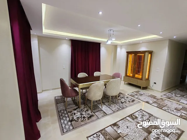 شقه مفروشه للايجار في الشيخ زايد فى الحى الثامن بمساحة 210 م وتشطيب الترا سوبر لوكس