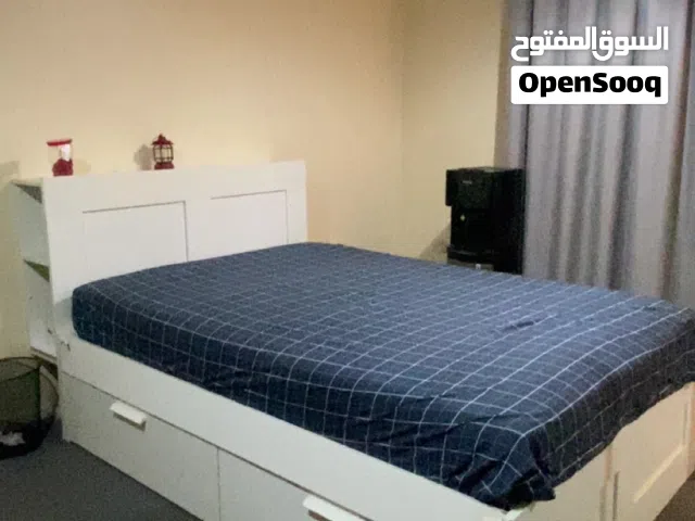 متوفر سرير فردي غرفه فرديه بنات فقط