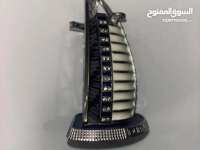 تذاكر معدنيه لمعالم دبي تصميم انيق