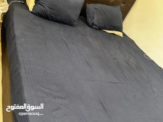 سرير مستعمل للبيع مع الفراش