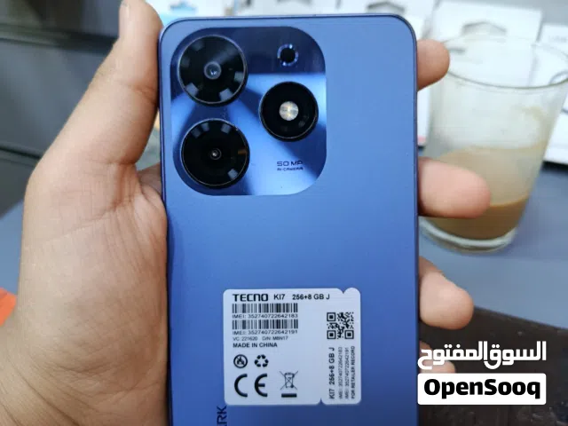 هاتف تكنو سبارك مستعمل بحالة ممتازة سعة 256 جيجابايت باللون الأزرق مع ملحقات