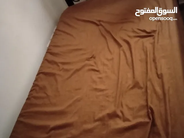 تخت حديد عدد 2 للبيع مع فرشات جديدة عدد 2