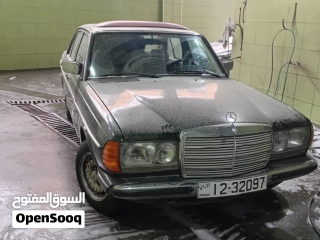 1984 مرسيدس بنز الفئة-E E 200