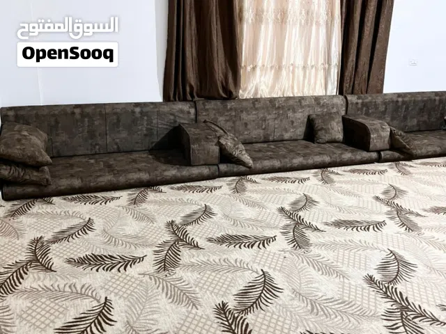 جلسه ارضيه  مثل الصوره تماماً