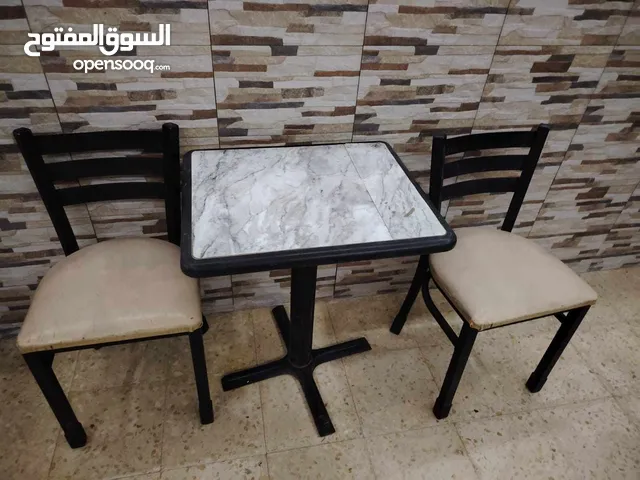 كراسي حديد عدد 2 مع طاولة