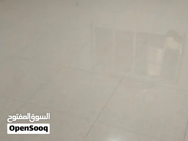 ملحق راقي للايجار بموقع ممتاز في الخوض السادسه للعزاب قريب الحي التجاري