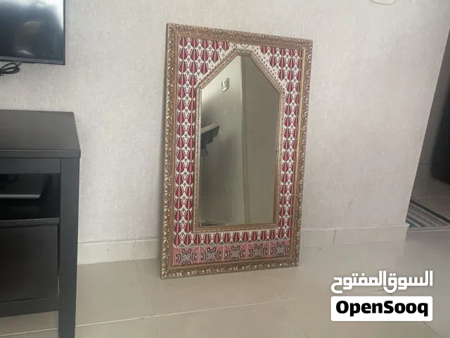 مرآة تطريز يدوي بحالة ممتازه جدا للبيع