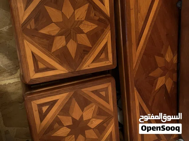 طبله وسطيه خشب صاج مع 4 طبلات خشب درجه اولى مال قبل للبيع مستخدم خشب ثخين