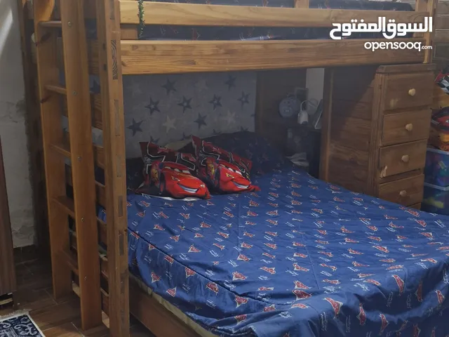 تخت طابقين خشب صولد امريكي مع فرشه مفرد ونص + كنبه ثلالثيه ريش + طاولتين جانبيتين حفر