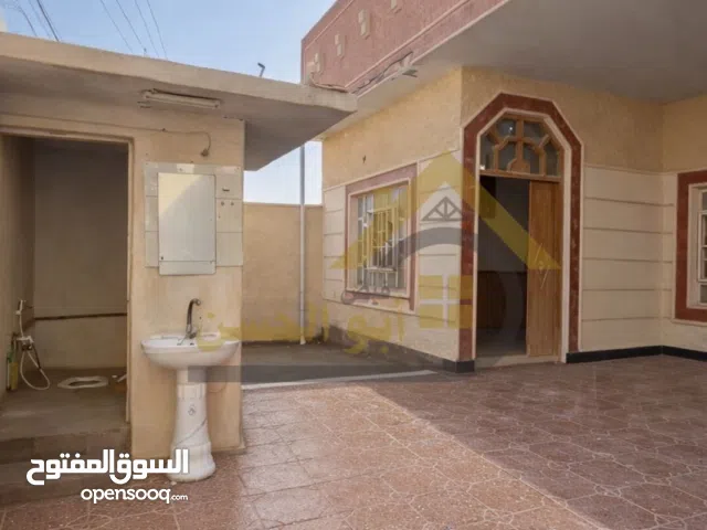 250 m2 2 Bedrooms Townhouse for Rent in Basra Other