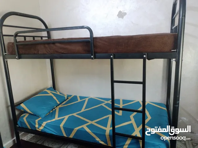 تخت طابقين مستعمل استعمال خفيف شريته في 120 وبدي ابيعه في 60