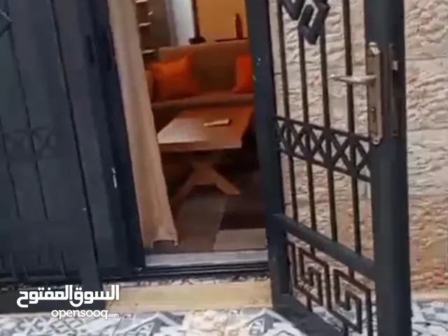 شقه للايجار الشرفه مع ساحه ومدخل خاص ؛ عرسان او موظفات