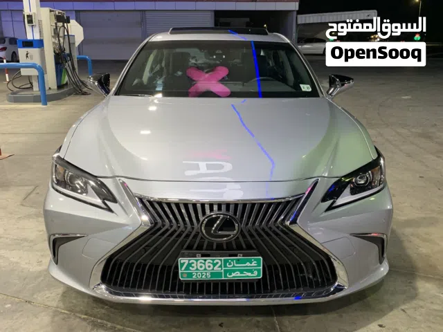 لكزس ES350 موديل 2022 بلون مميز وممشى بسيط (بضمان معتمد لمدة سنة)