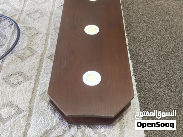 سبوت اناره على قطعه خشبيه تعلق بالسقف