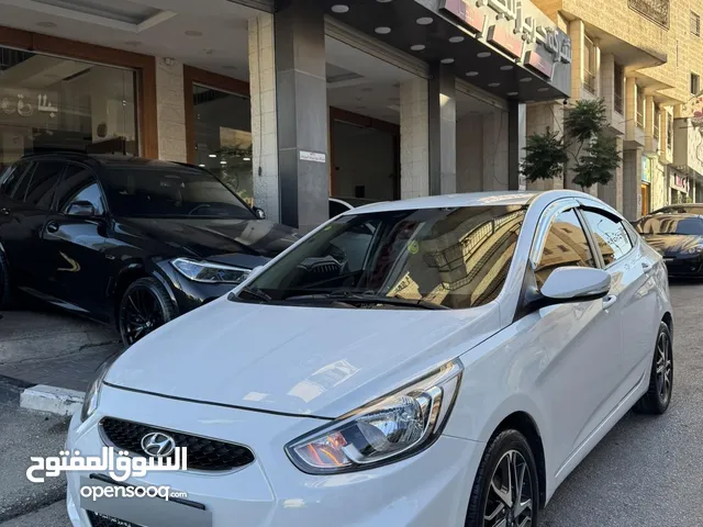 هونداي اكسنت 2018 متور 1400 بنزين لون ابيض فحص ممتاز