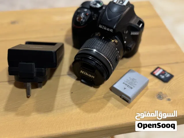 كاميرا Nikon D3300 مع عدسة 18-55 VR بحالة ممتازة + بطارية وشاحن أصلي + ميموري + شنطة