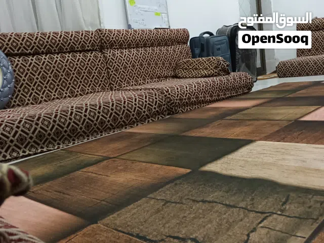 جلسه عربيه كويتيه نظيفه 8 قطع و5 تكيات