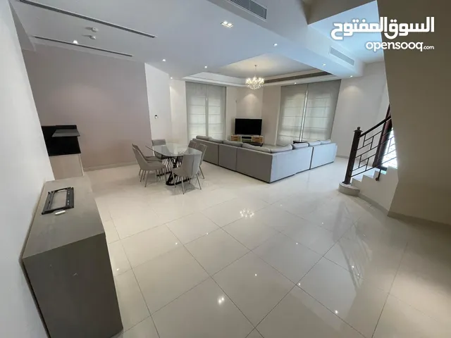 450 m2 More than 6 bedrooms Villa for Rent in Muharraq Busaiteen