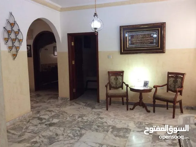300 m2 5 Bedrooms Villa for Sale in Benghazi AL Khalij Al Arabi St