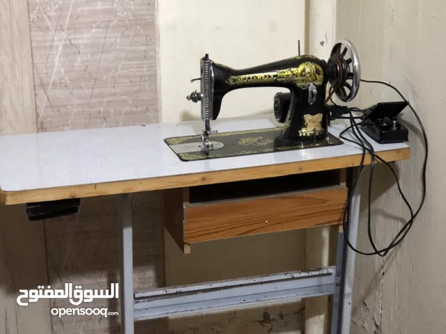 مكينة خياطة ....الفراشة .....مستعمل مع ميز.....