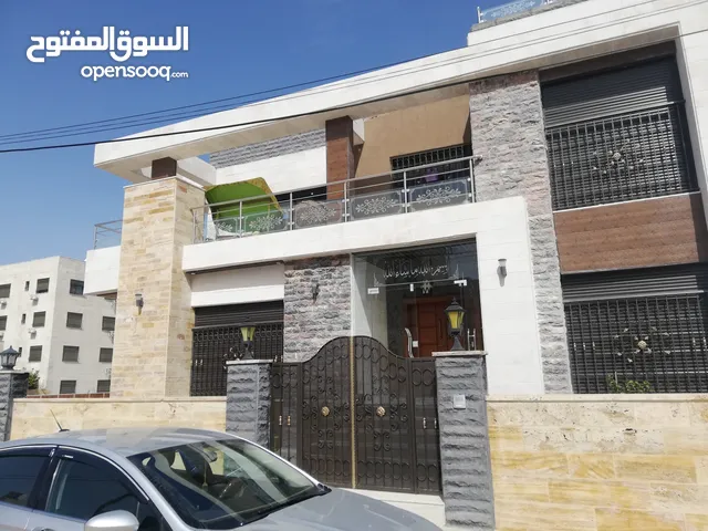 930 m2 5 Bedrooms Villa for Sale in Amman Al Bnayyat