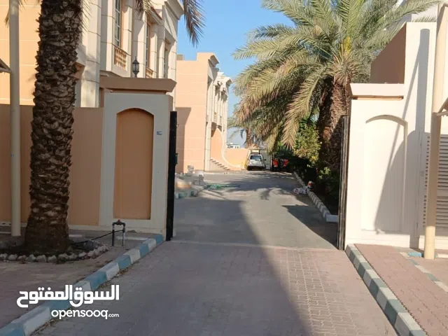 يوجد استوديوهات